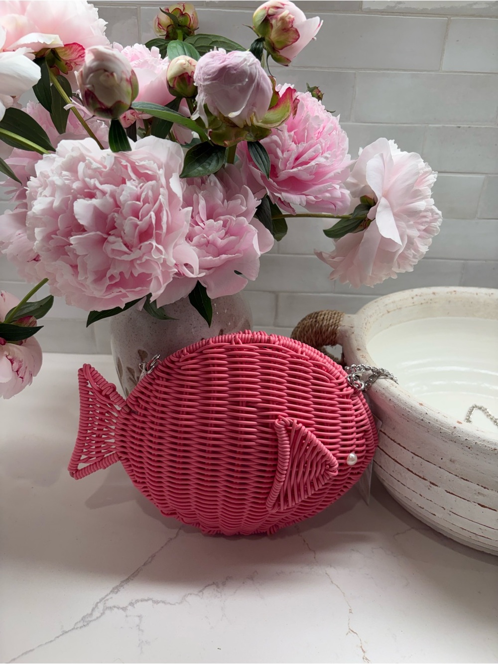 Tommy Bahama Pink Wicker Fish Crossbody Bag with Beaded Chain - Picture 4 of 13